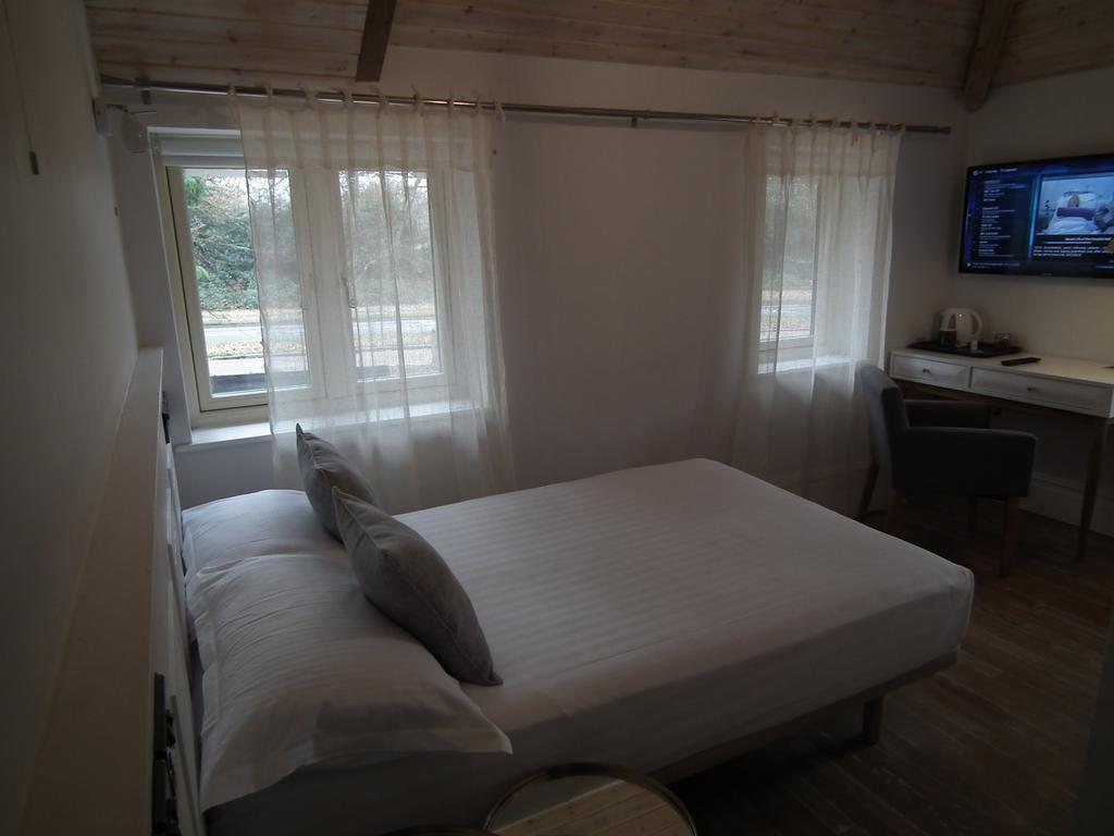 The Kingsley At Eversley Luaran gambar