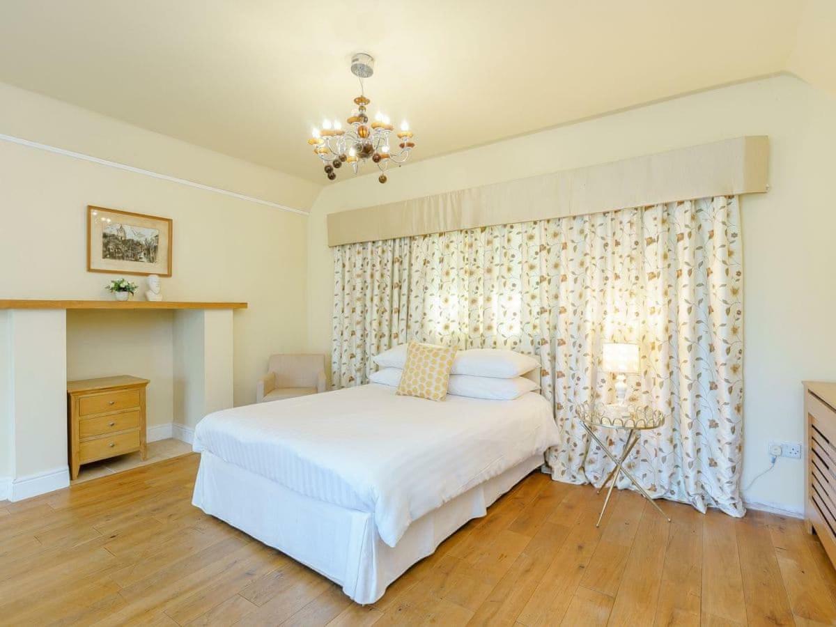 The Kingsley At Eversley Luaran gambar